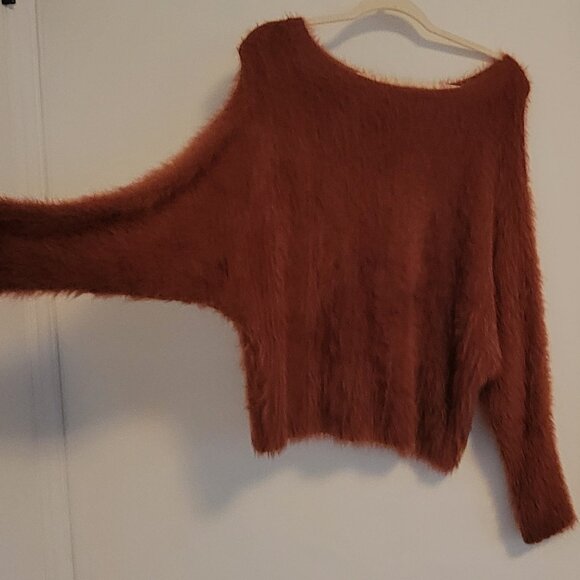 Furry, soft & cozy rust color batwing dolman long sleeve sweater. SZ: O/S - Picture 2 of 5